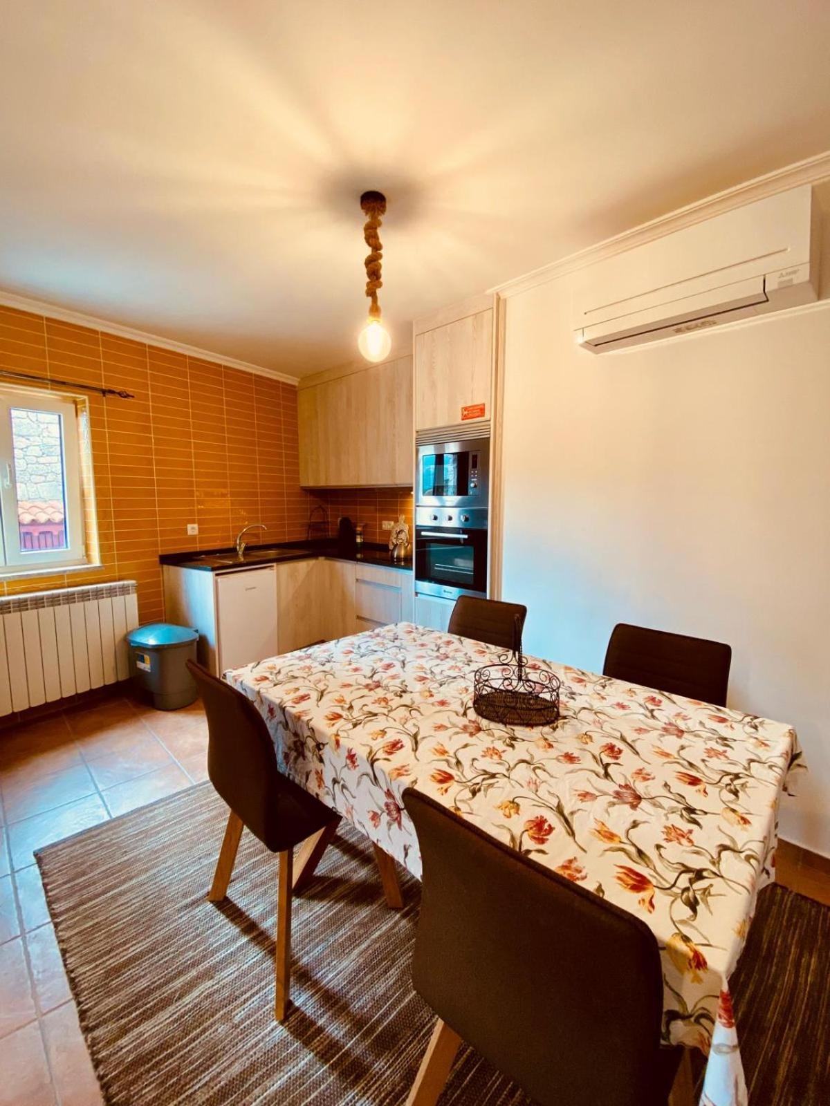 Casas Da Ribeira Guest House Seia Exterior foto