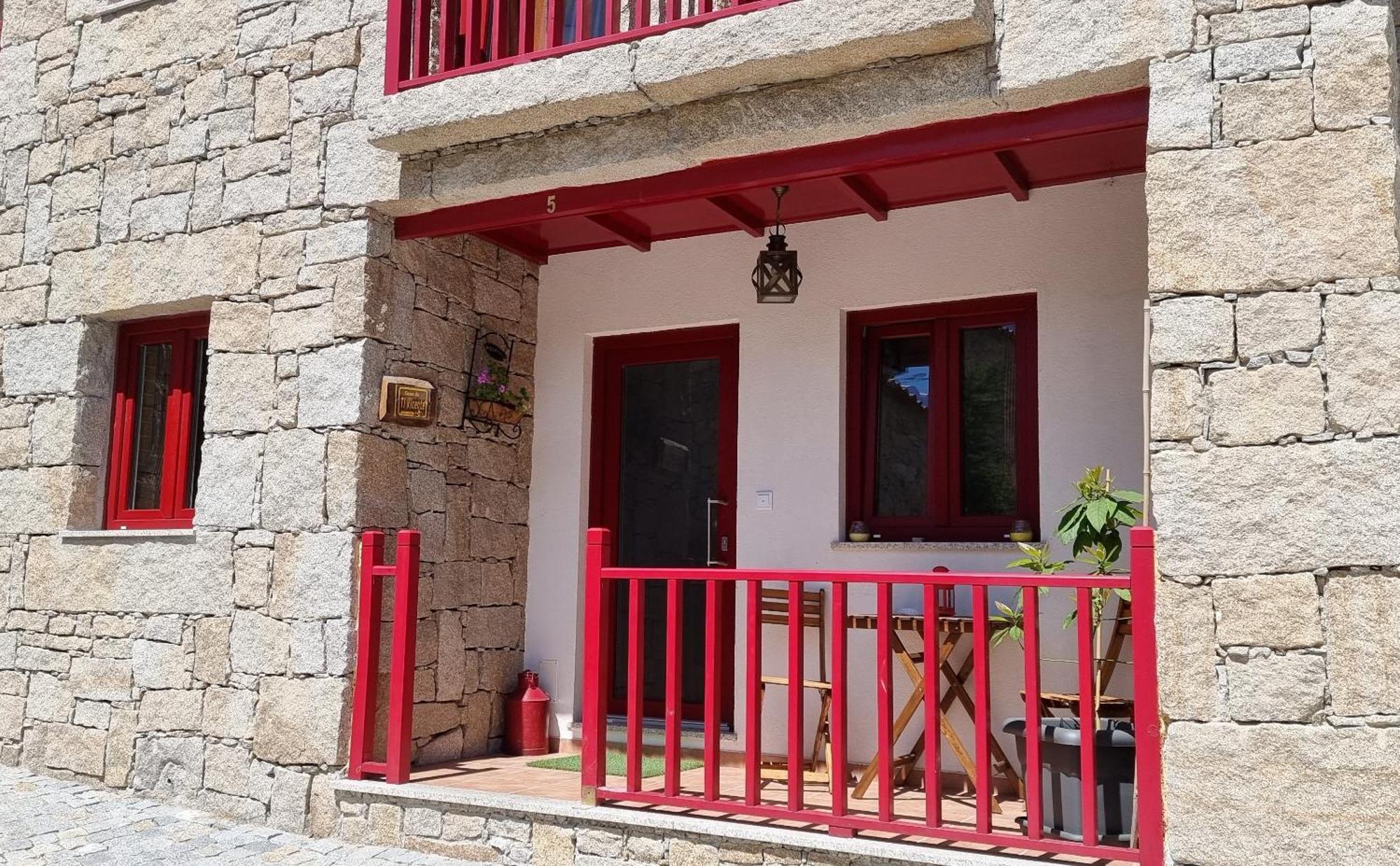 Casas Da Ribeira Guest House Seia Exterior foto